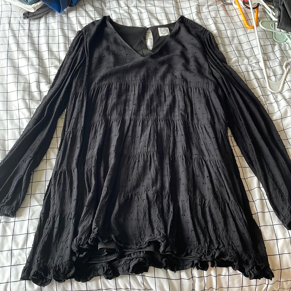 black textured flowy long sleeve dress